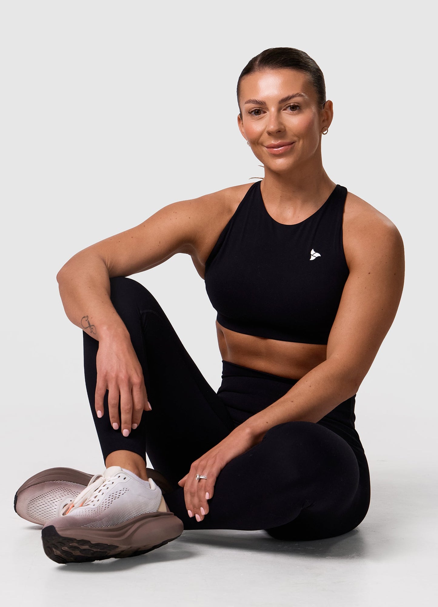 ROXI High Neck Sports Bra BLACK EDITION