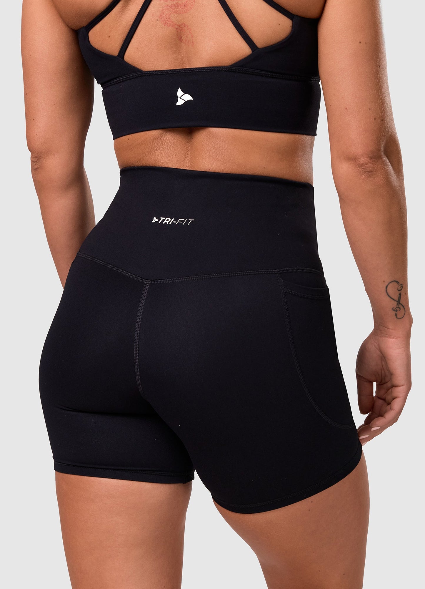ROXI 6" Shorts BLACK EDITION