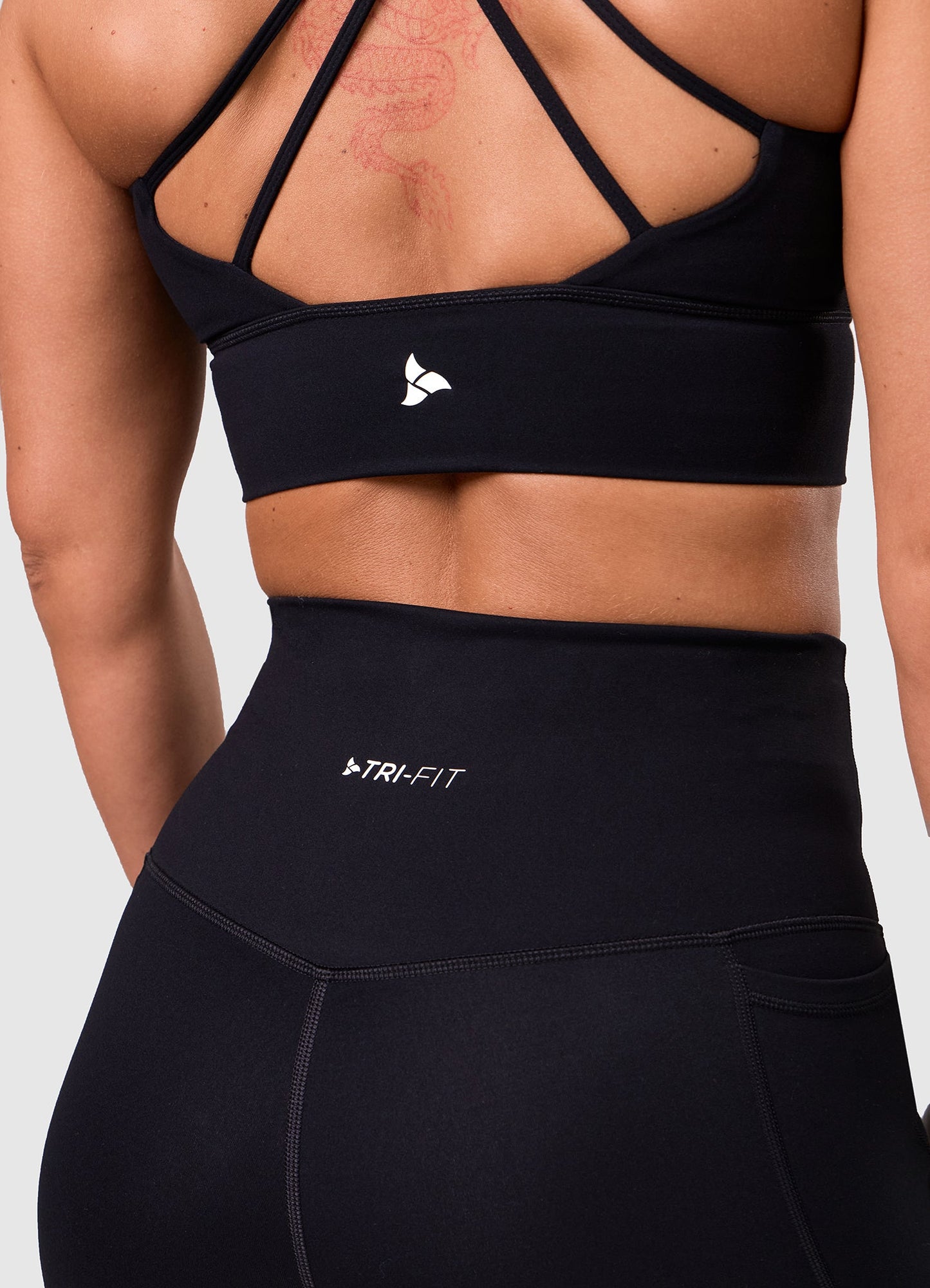 ROXI Cross-Back Sports Bra BLACK EDITION