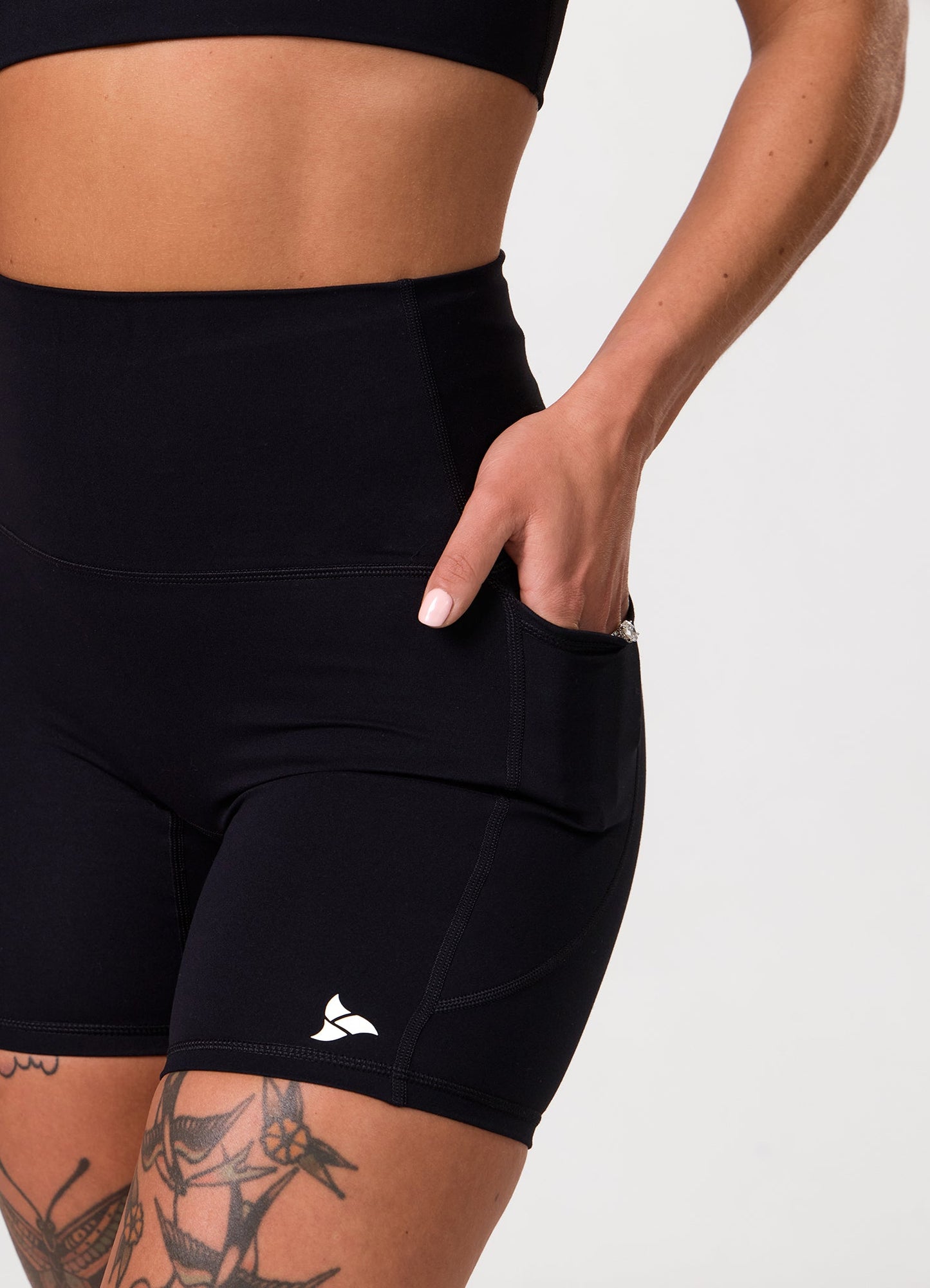ROXI 6" Shorts BLACK EDITION