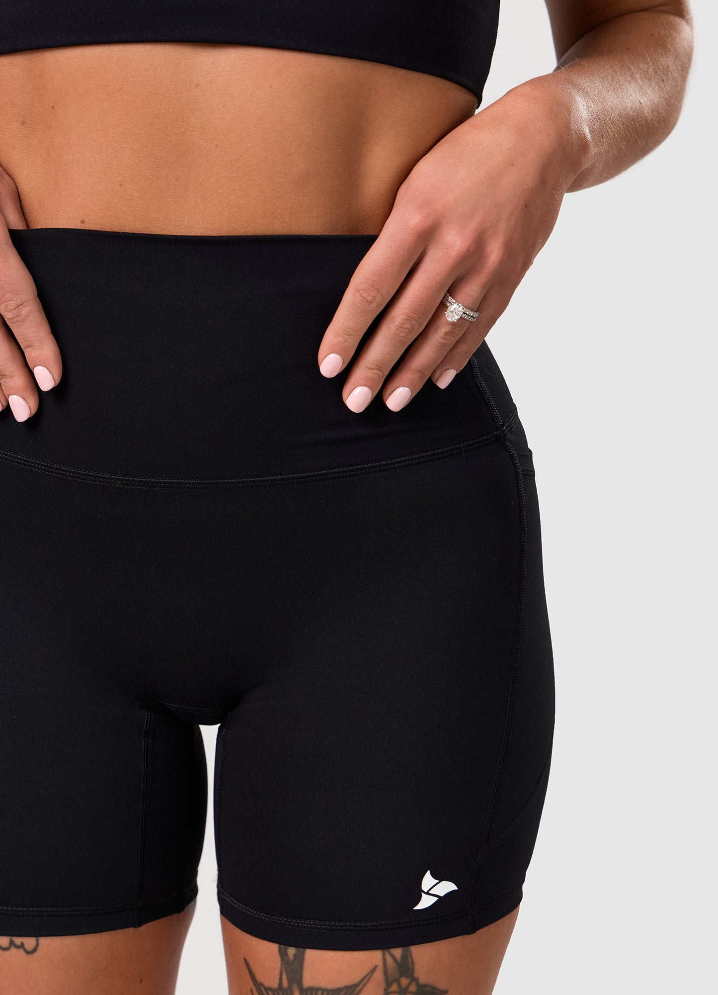 ROXI 6" Shorts BLACK EDITION